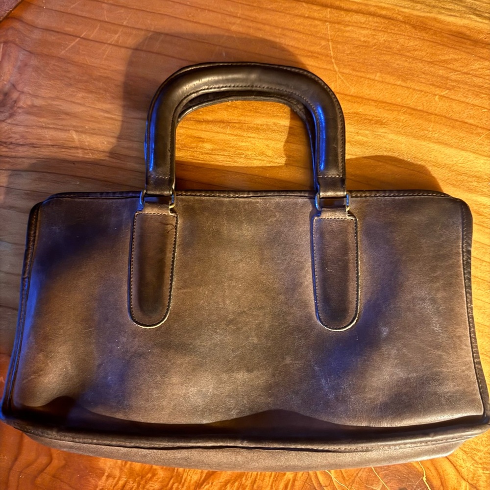 Vintage!!! Coach!! Brown Leather Bag with Gold Zipper